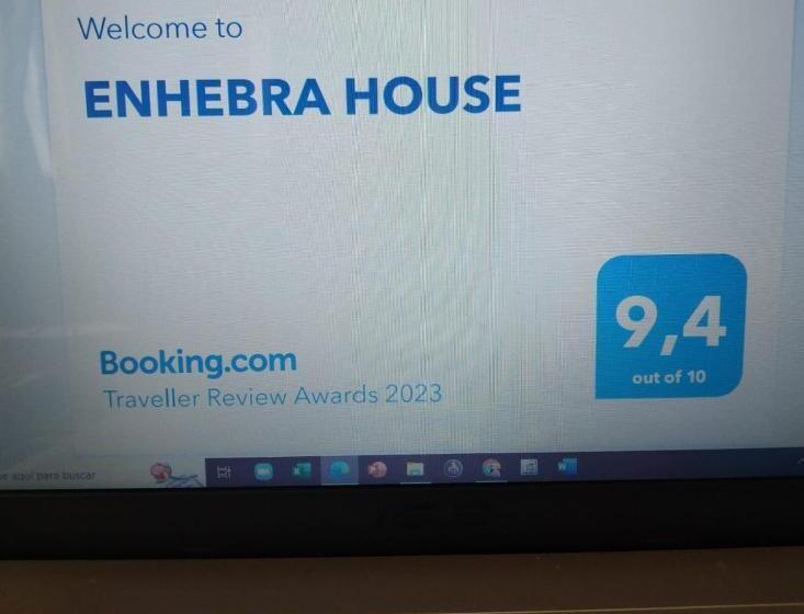 غرفة قياسية, Enhebra House