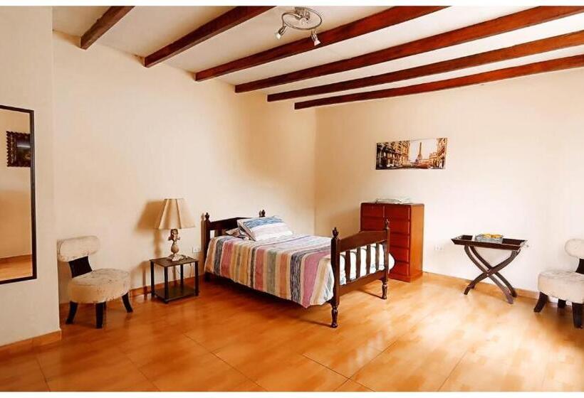 غرفة قياسية, Enhebra House