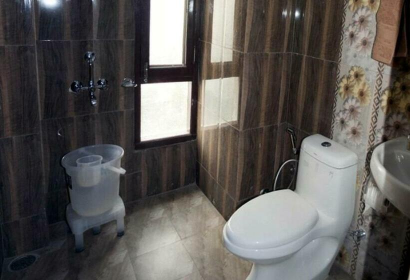 Quarto Deluxe, Goroomgo Sun Shine Regency Shimla