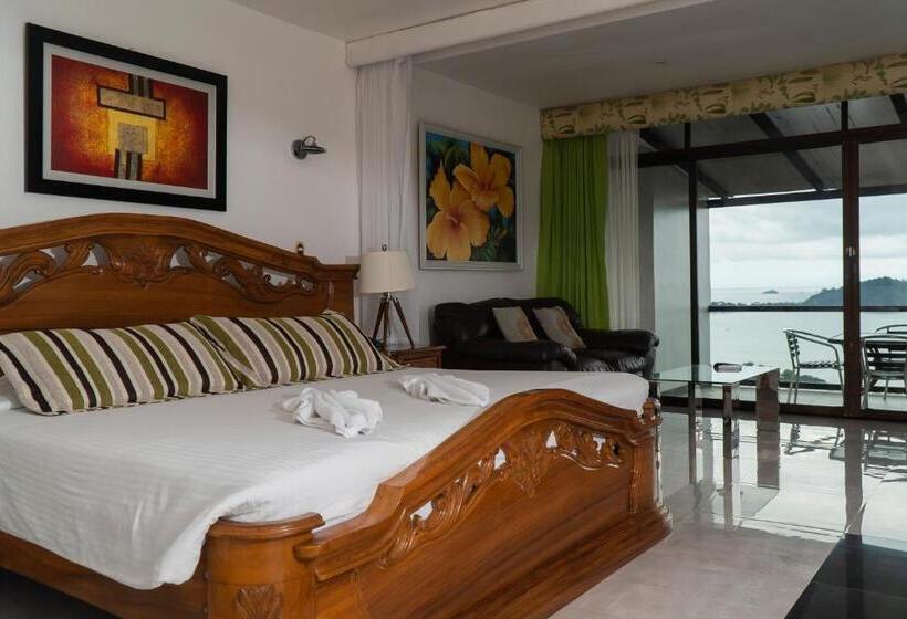 Номер Superior Вид на Море, Layan Hotel & Spa