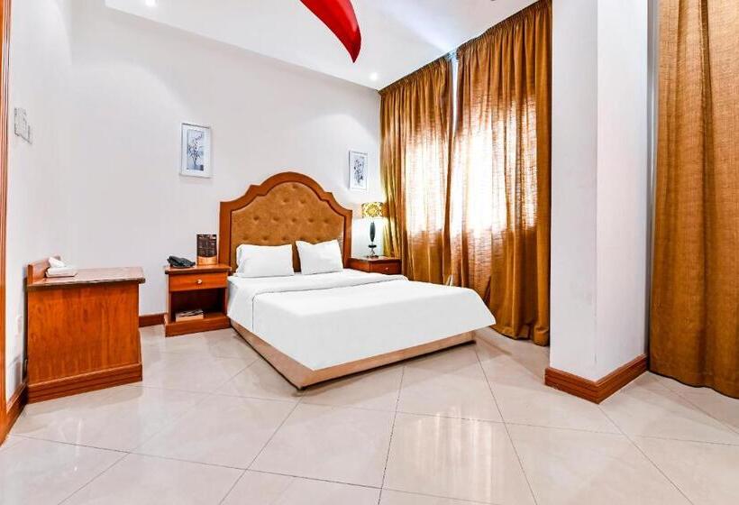 اتاق لوکس با تخت بزرگ, Oyo 118 Revira