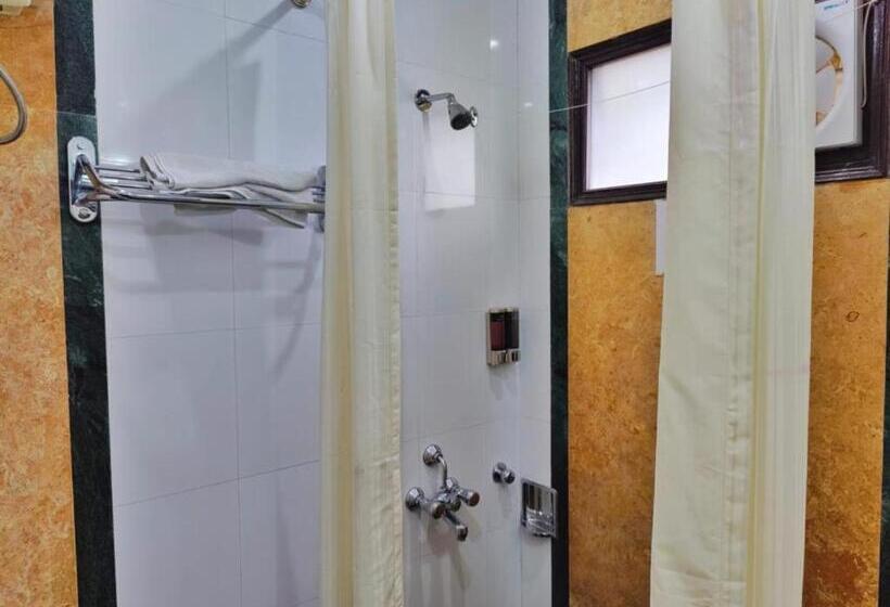 Quarto Deluxe, Goroomgo Sun Shine Regency Shimla