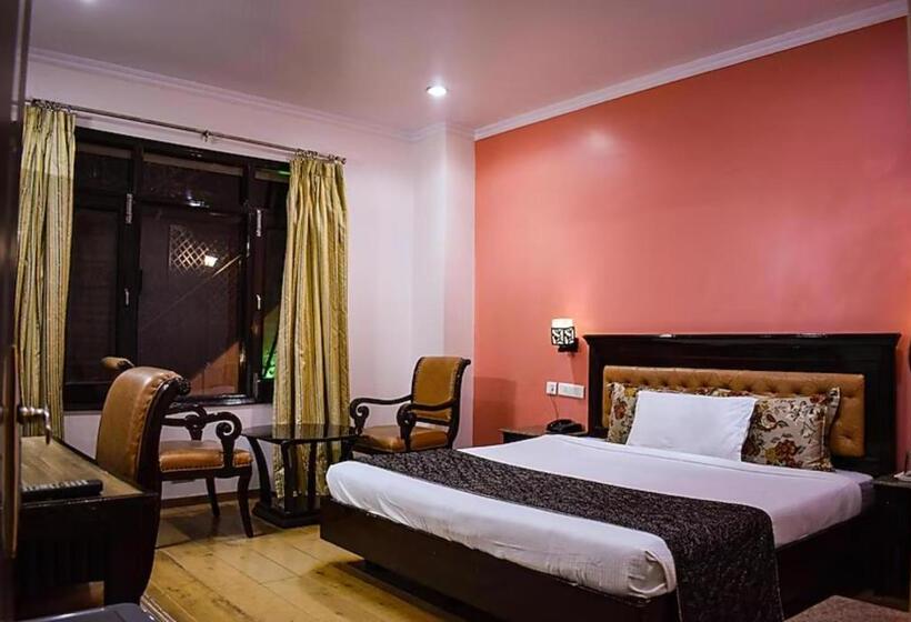 Quarto Deluxe, Goroomgo Sun Shine Regency Shimla