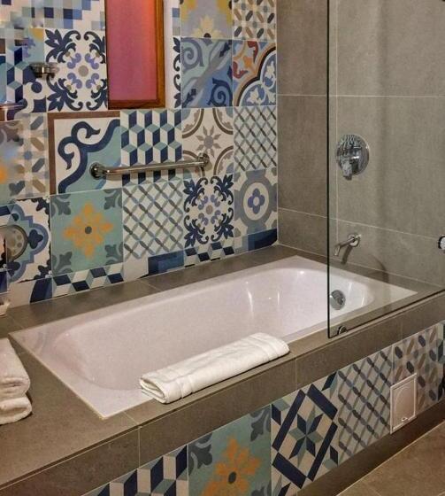 Полулюкс, La Alhambra Hotel Boutique