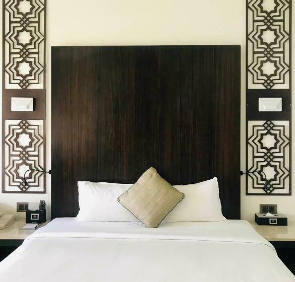 带大床的高级房间, Silver Waves Resort & Spa   Daman
