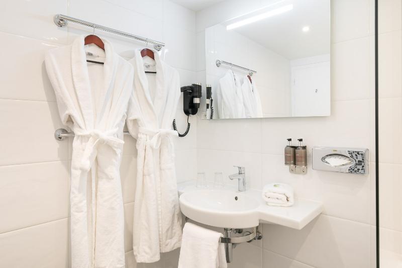 带大床的套房, Holiday Inn Express Hotel & Suites San Antonio   Rivercenter Area, An Ihg