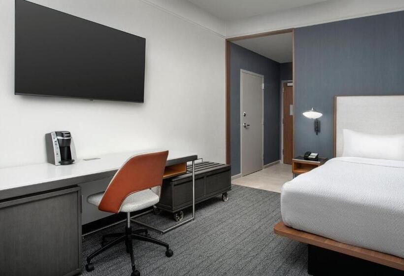 חדר סטנדרט עם מיטת קינג, Courtyard By Marriott Savannah Downtown   Historic District