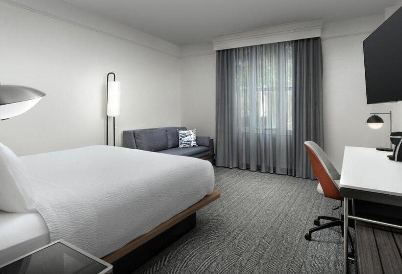 带大床的标准间, Courtyard By Marriott Savannah Downtown   Historic District