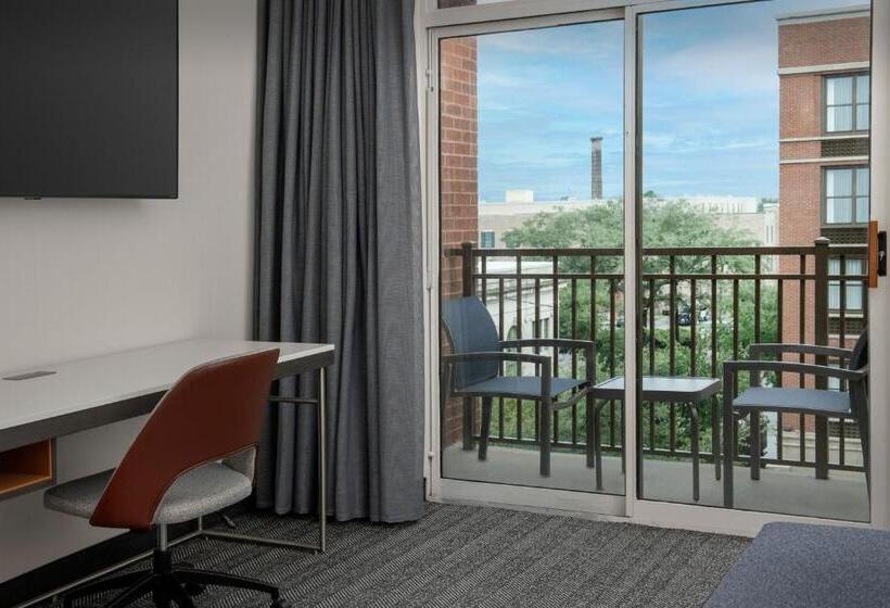 חדר סטנדרט עם מיטת קינג, Courtyard By Marriott Savannah Downtown   Historic District