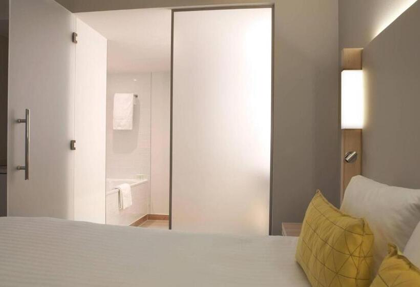Люкс Кровать Кинг, The Jangle Hotel   Paris   Charles De Gaulle   Airport