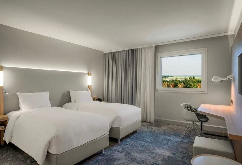 Номер Deluxe, The Jangle Hotel   Paris   Charles De Gaulle   Airport