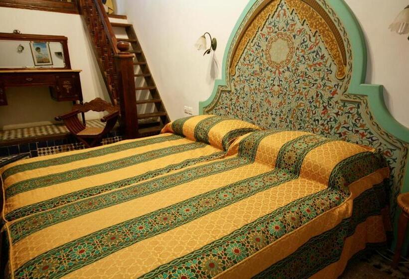 标准三人间, Riad El Ghalia