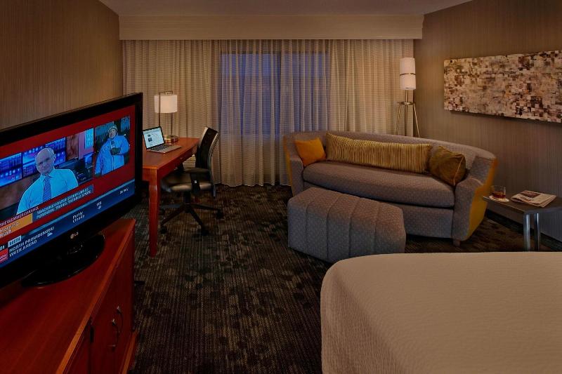 带大床的标准间, Courtyard By Marriott Providence Warwick