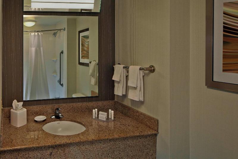 带大床的标准间, Courtyard By Marriott Providence Warwick