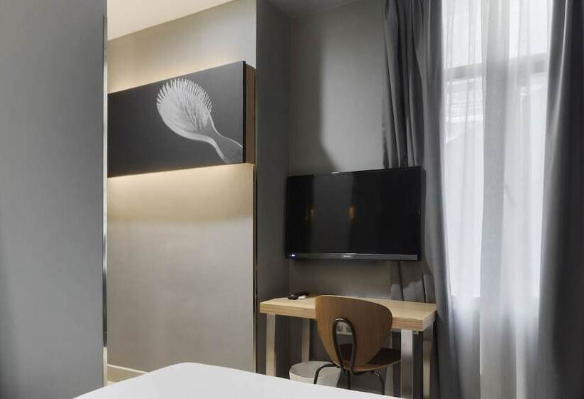 Quarto Basic, Petit Palace Alcala