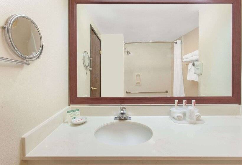 Номер Deluxe, Ramada By Wyndham Fresno Northwest