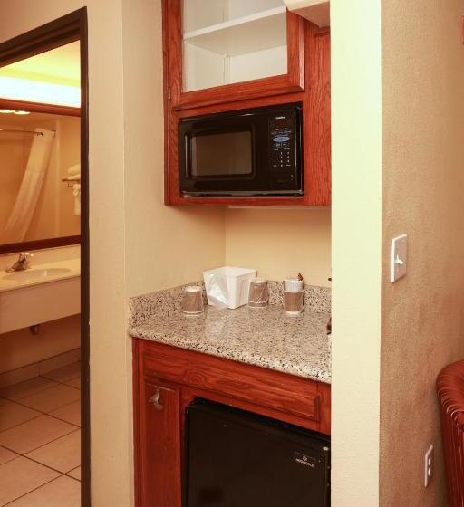 Номер Deluxe, Ramada By Wyndham Fresno Northwest