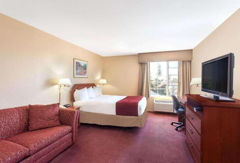 Номер Стандарт, Ramada By Wyndham Fresno Northwest