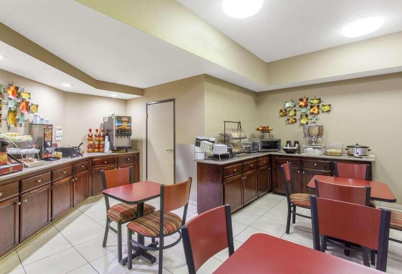 Номер Deluxe, Ramada By Wyndham Fresno Northwest