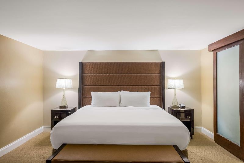 Номер Deluxe, Courtyard By Marriott Phuket, Patong Beach Resort