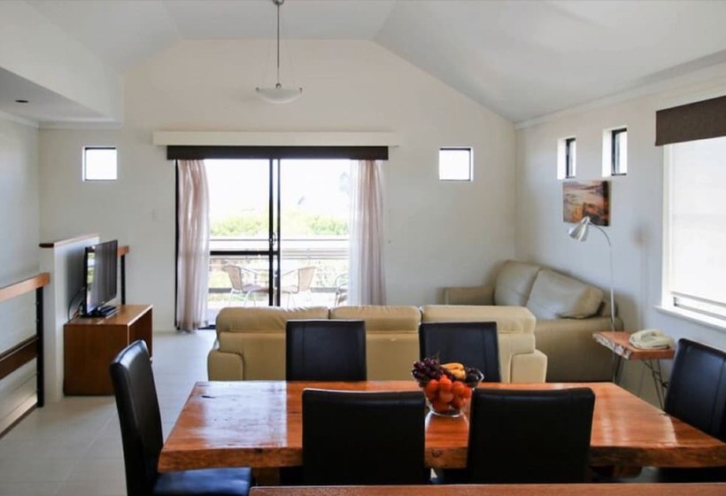 Апартаменты 4 Спальни, Margarets Beach Resort