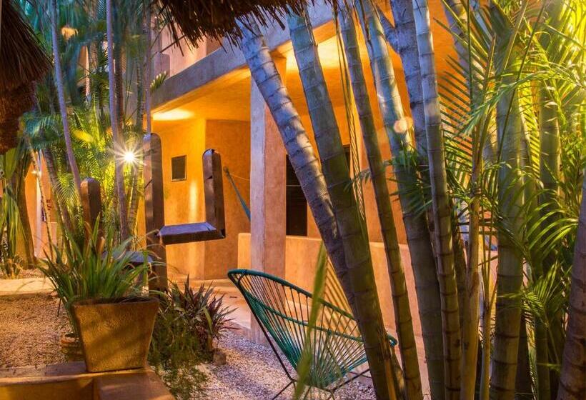 Superior Szoba King Size Bed, Barrio Latino Hotel Drop And Go By Bestoffer Stays