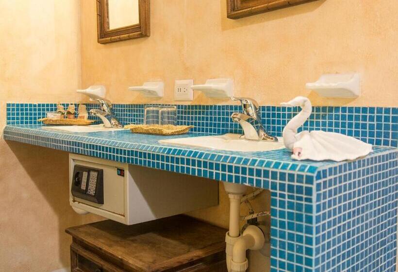 Standard Szoba King Size Bed, Barrio Latino Hotel Drop And Go By Bestoffer Stays