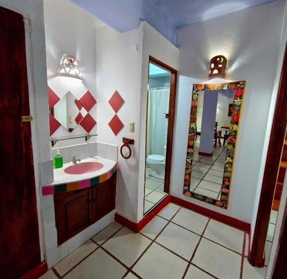 اتاق استاندارد سه نفره, Eco Suites Uxlabil Guatemala