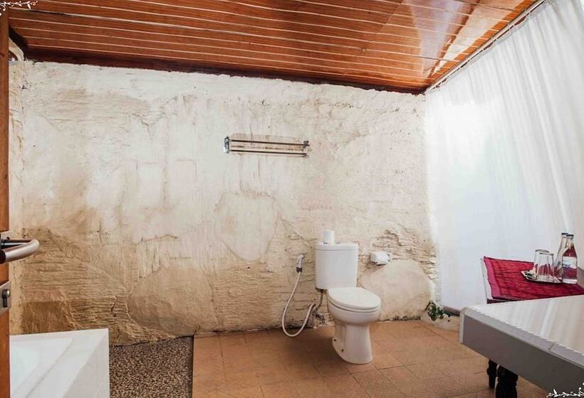 Бунгало с видом на бассейн, Kuta Puri Bungalows Villas And Resort