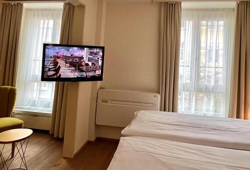 استودیوی سوپریور, Platzhirsch Zürich   Downtown Boutique Hotel & Sushi Lounge