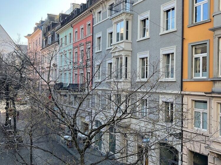استودیوی سوپریور, Platzhirsch Zürich   Downtown Boutique Hotel & Sushi Lounge