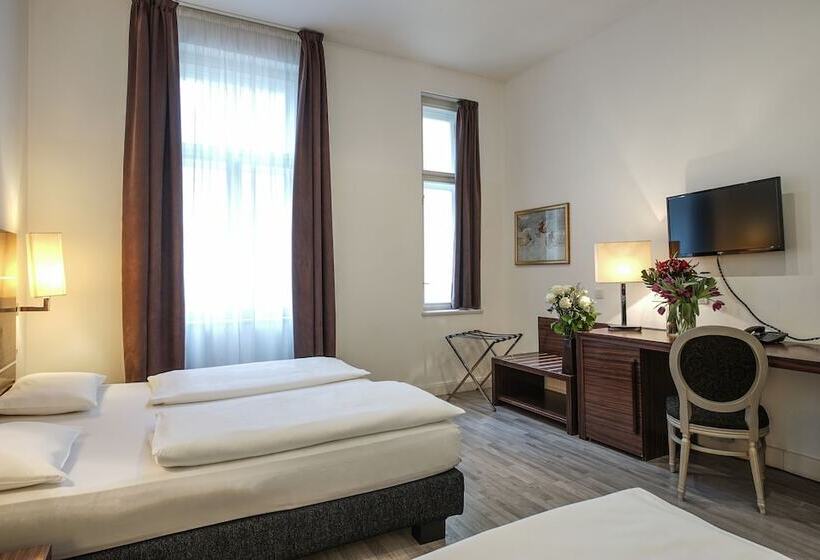 Üç Kişilik Standart Oda, Assenzio Prague