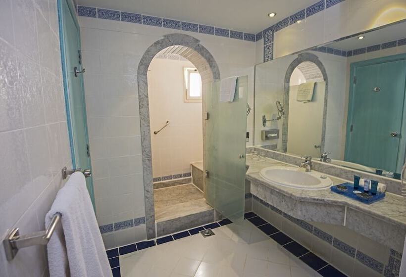اتاق استاندارد با چشم‌انداز باغ, Sunrise Royal Makadi Resort