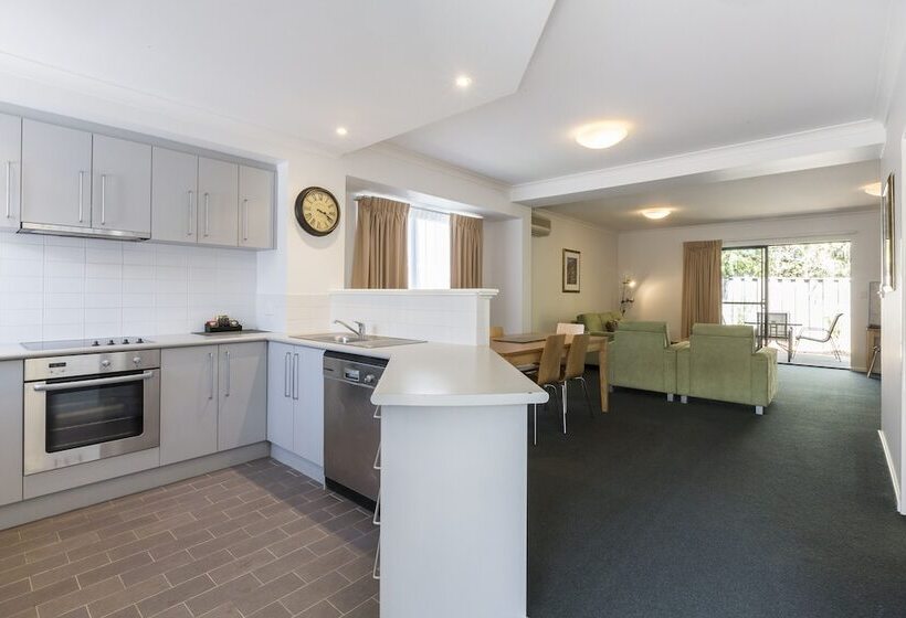 Апартаменты 3 Спальни, Leeuwin Apartments
