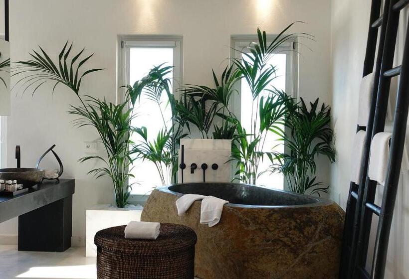 Полулюкс, Hermes Mykonos
