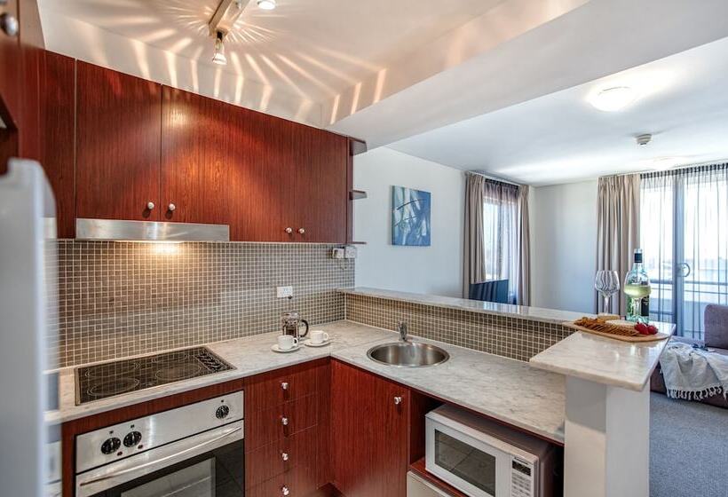 شقة غرفة واحدة, Park Regis Concierge Apartments