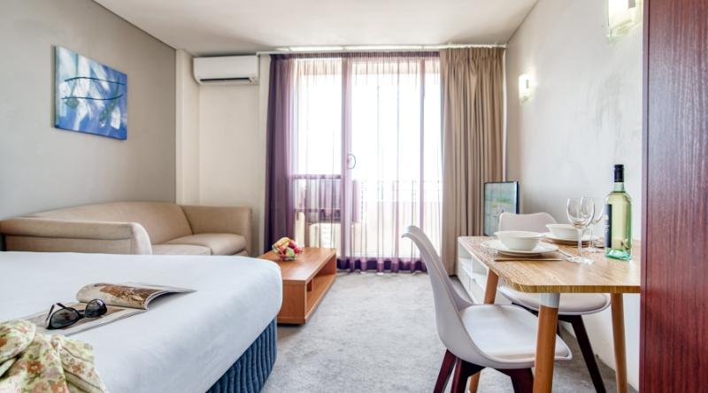 스탠다드 스튜디오, Park Regis Concierge Apartments