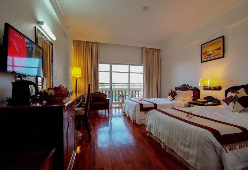 Номер Deluxe Вид на Бассейн, Somadevi Angkor Resort & Spa