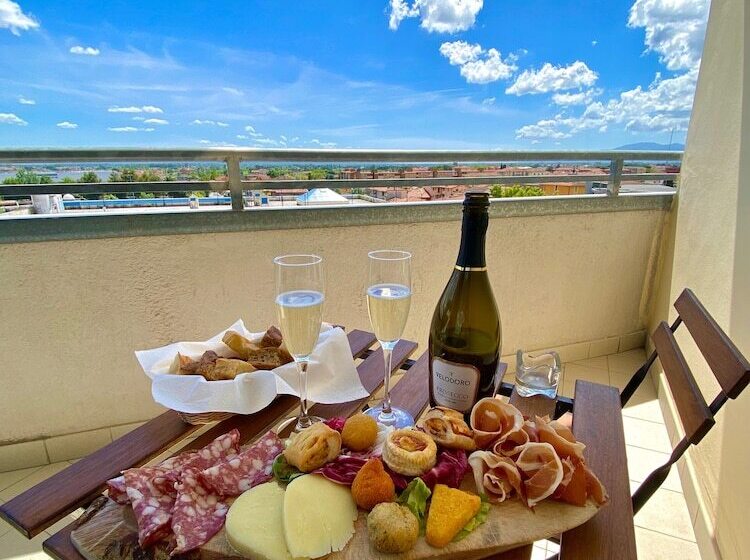 Номер Стандарт с Балконом, Tuscany Inn
