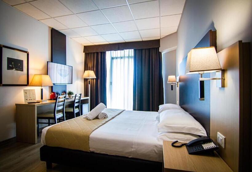 Четырехместный Номер Стандарт с Балконом, Tuscany Inn