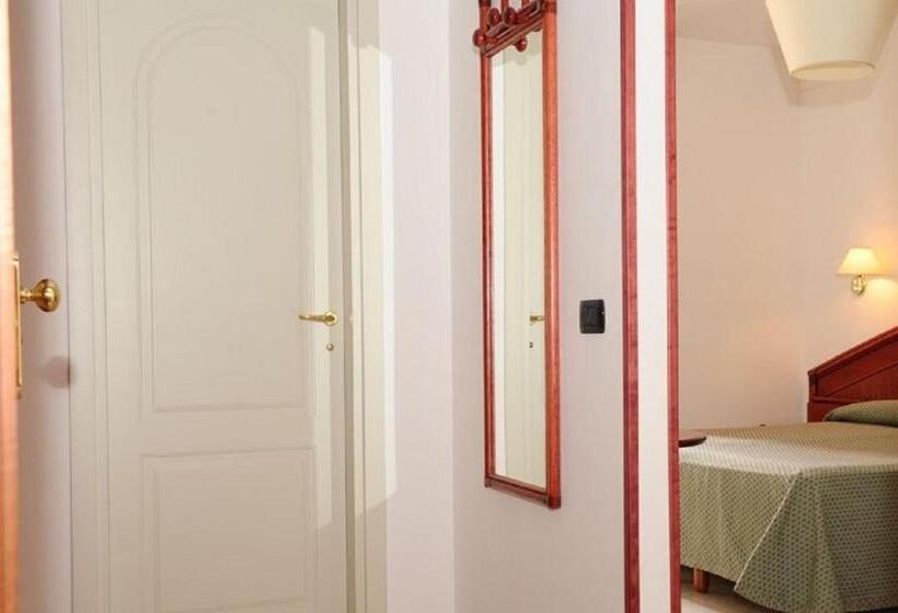 Номер Стандарт Трехместный, Villa Rosa