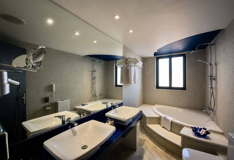 Люкс, Mediterranean Beach Resort