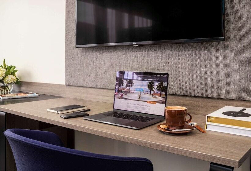 Quarto Estandar com Sacada, Novotel Geelong