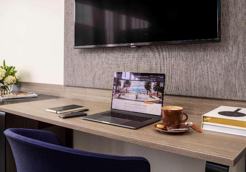 Quarto Estandar com Sacada, Novotel Geelong