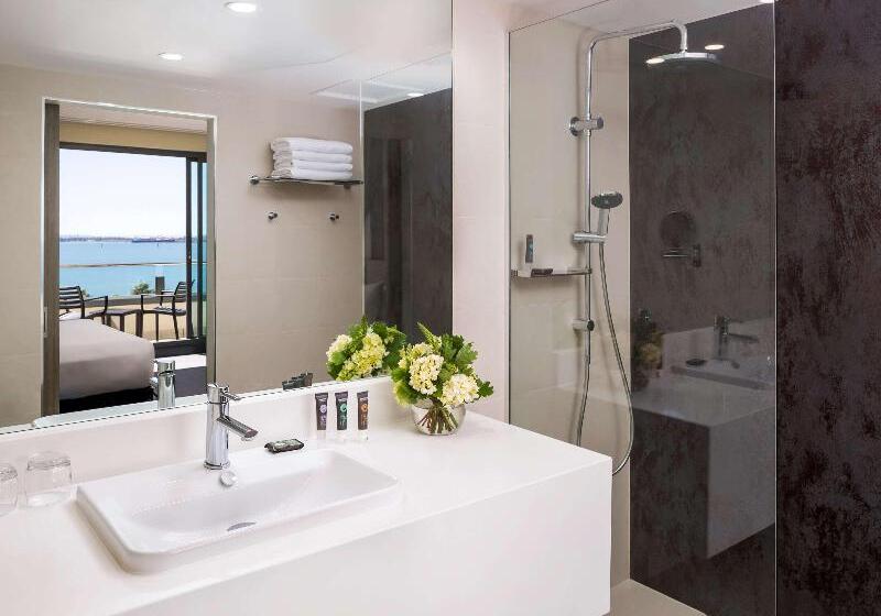 Quarto Deluxe com Sacada, Novotel Geelong