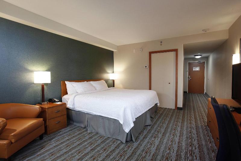 스탠다드 룸 킹사이즈 침대, Marriott Fairfield Sudbury