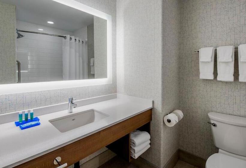 キングサイズベッドのスイートルーム, Holiday Inn Express Airdrie, An Ihg