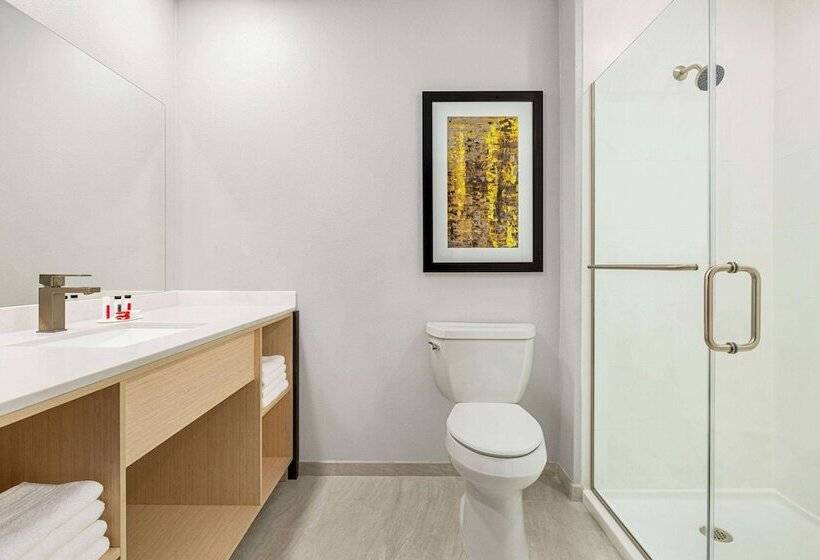 스위트, Ramada By Wyndham Marina