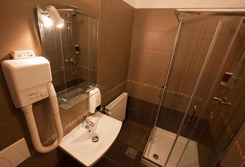 اتاق استاندارد چهار تخته, Eco Hotel Center Postojna