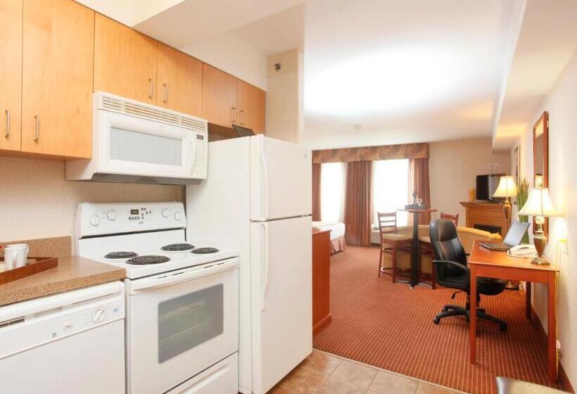 Номер Superior, Stonebridge Hotel Dawson Creek